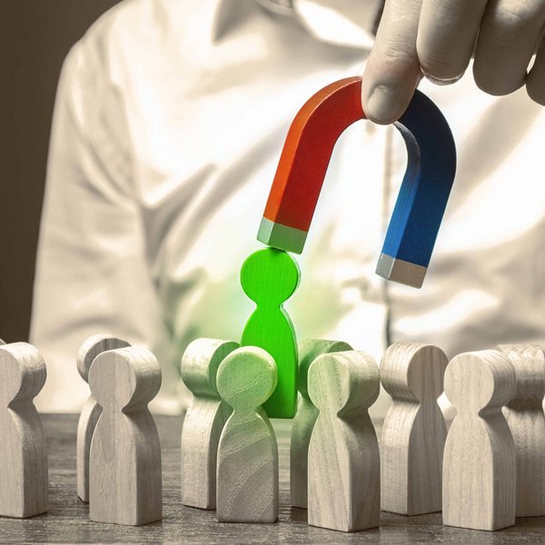 Quelles considérations prendre en compte pour sélectionner un designer graphique ?