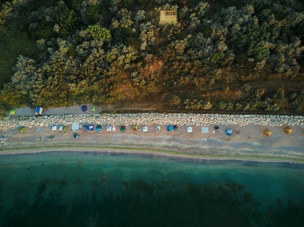 Peut-on trouver des campings avec accès direct à la plage sur l'Île-de-Ré