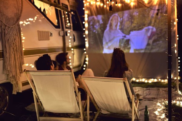 Les campings 4 étoiles du Cantal offrent-ils une connexion Wi-Fi ?